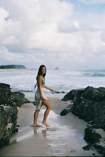 Emily Feld feet photo thumbnail