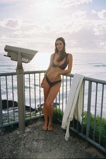 Emily Feld feet photo thumbnail