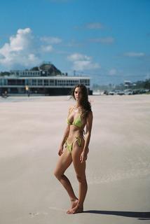 Emily Feld feet photo thumbnail