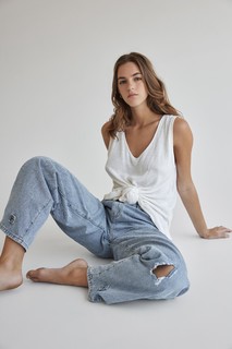 Emily Feld feet photo thumbnail