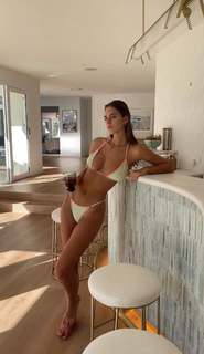 Emily Feld feet photo thumbnail