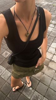 Emily Feld feet photo thumbnail