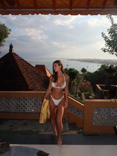 Emily Feld feet photo thumbnail