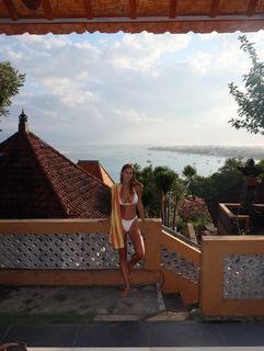 Emily Feld feet photo thumbnail