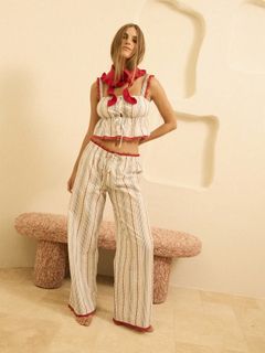 Emily Feld feet photo thumbnail