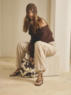 Emily Feld feet photo thumbnail