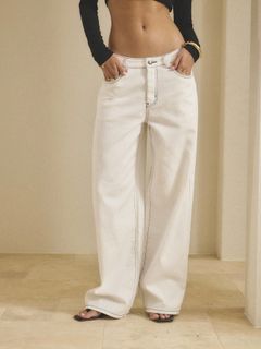 Emily Feld feet photo thumbnail