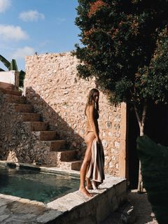 Emily Feld feet photo thumbnail