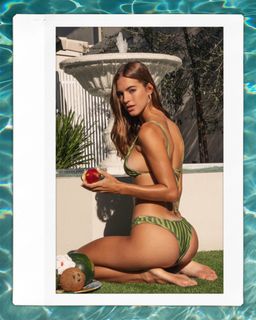 Emily Feld feet photo thumbnail