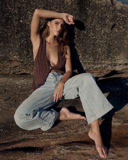 Emily Feld feet photo thumbnail