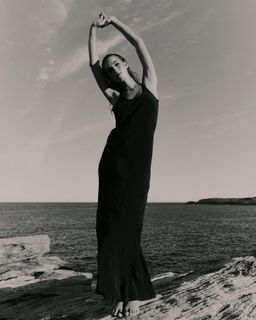 Emily Feld feet photo thumbnail