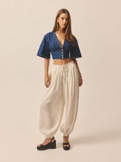 Emily Feld feet photo 8