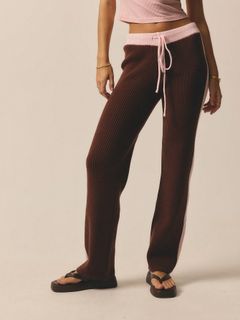 Emily Feld feet photo 7