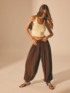 Emily Feld feet photo 7