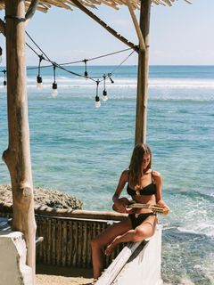 Emily Feld feet photo 3