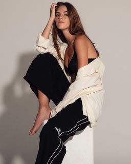 Emily Feld feet photo 19