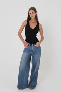 Emily Feld feet photo 4
