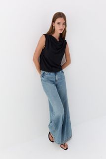 Emily Feld feet photo 7