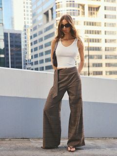 Emily Feld feet photo 14