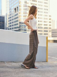 Emily Feld feet photo 13