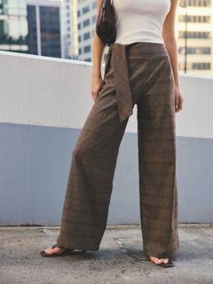 Emily Feld feet photo 12
