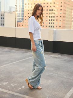 Emily Feld feet photo 6