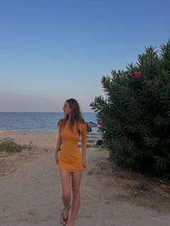 Emily Feld feet photo 16