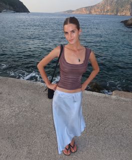 Emily Feld feet photo 10