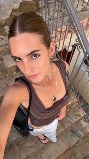 Emily Feld feet photo 8