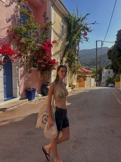 Emily Feld feet photo 4