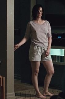 Emily Hampshire feet photo thumbnail