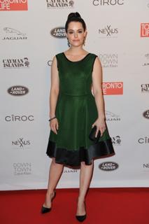 Emily Hampshire feet photo thumbnail