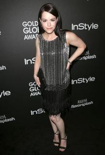 Emily Hampshire feet photo thumbnail