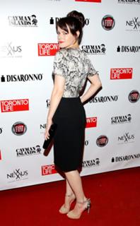 Emily Hampshire feet photo thumbnail