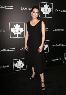 Emily Hampshire feet photo thumbnail
