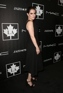 Emily Hampshire feet photo thumbnail