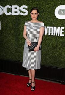 Emily Hampshire feet photo thumbnail