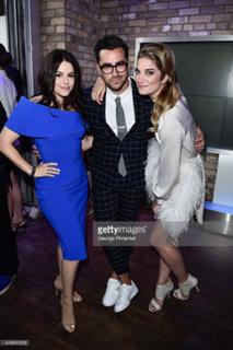 Emily Hampshire feet photo thumbnail