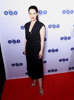 Emily Hampshire feet photo thumbnail