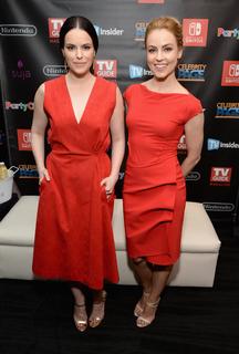 Emily Hampshire feet photo thumbnail