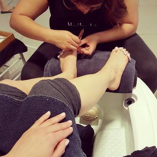 Emily Hampshire feet photo thumbnail