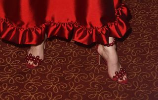 Emily Hampshire feet photo thumbnail