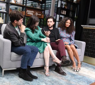 Emily Hampshire feet photo thumbnail