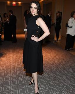 Emily Hampshire feet photo thumbnail