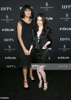 Emily Hampshire feet photo thumbnail