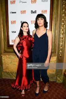 Emily Hampshire feet photo thumbnail