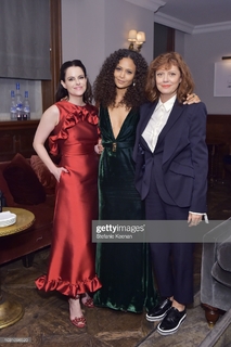 Emily Hampshire feet photo thumbnail