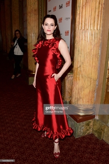 Emily Hampshire feet photo thumbnail