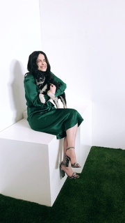 Emily Hampshire feet photo thumbnail