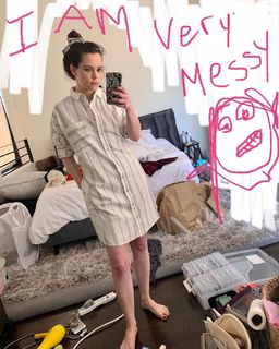 Emily Hampshire feet photo thumbnail